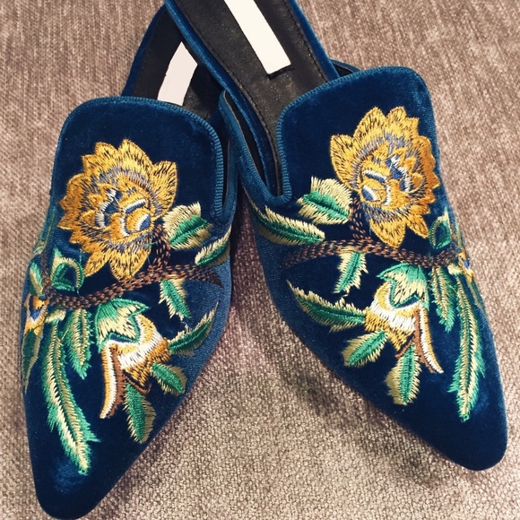 ⭐️LAST ONE⭐️ Peacock Mule - Picture 3 of 5